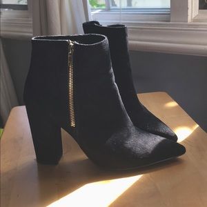 POINTED TOE BOOTIES